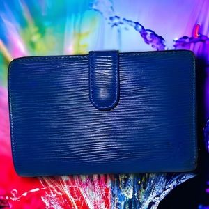 AUTHENTIC LV EPI BLUE KISSLOCK WALLET -Preloved condition - slight peeling